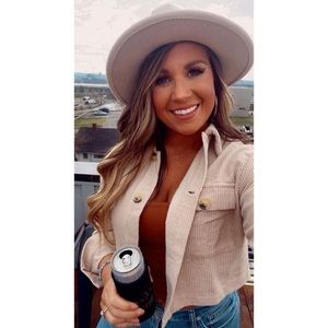 Meet your Posher, Savanah